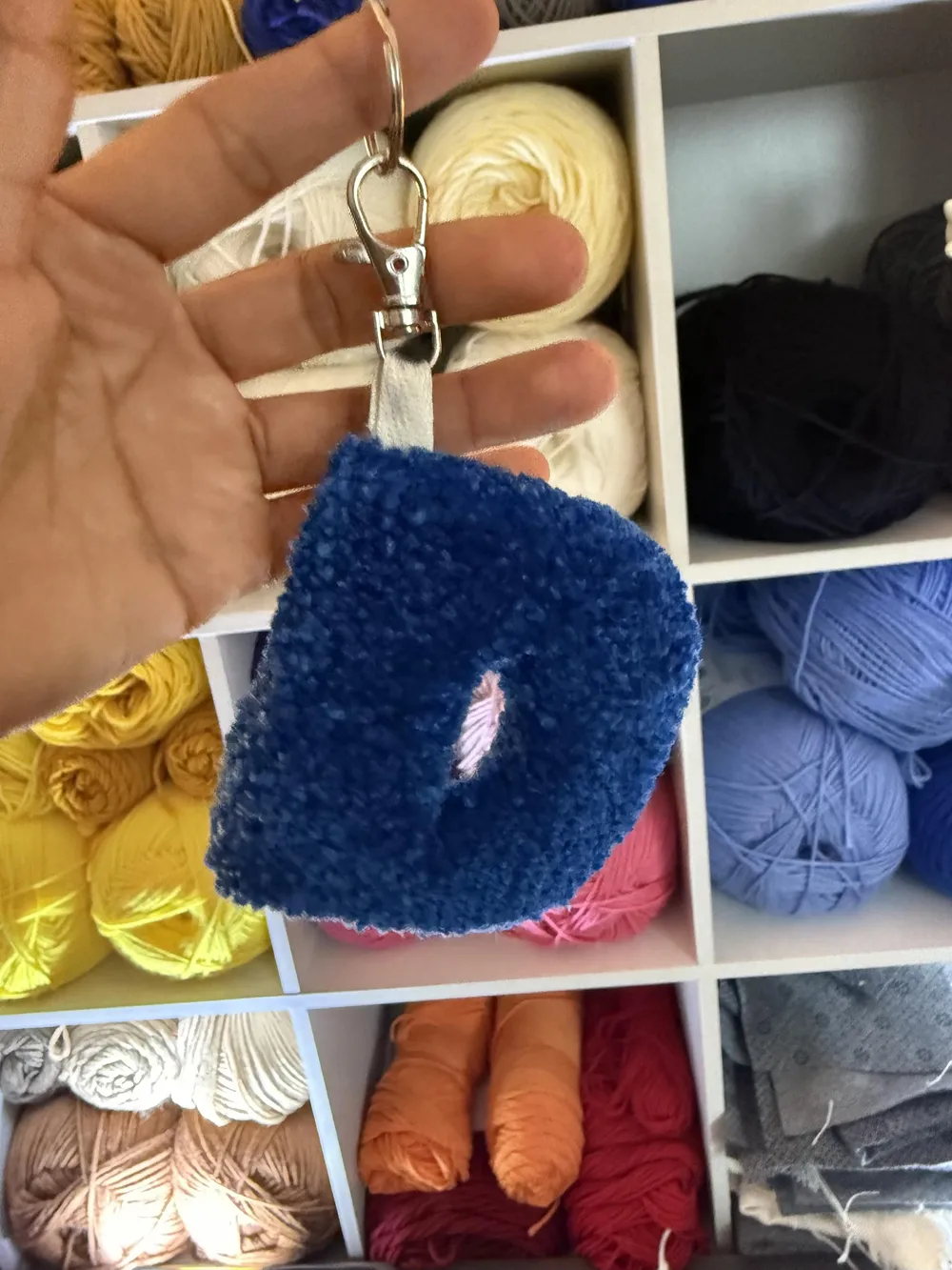 Porte-clés lettre D bleue