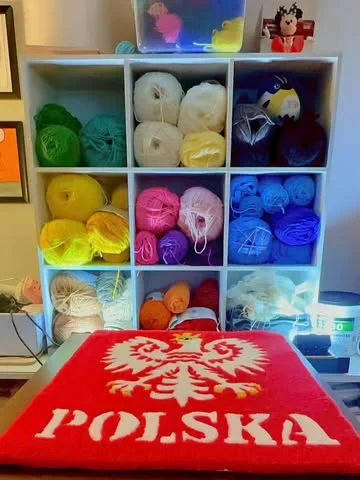 Tapis rouge sur mesure avec l’aigle blanc de Pologne